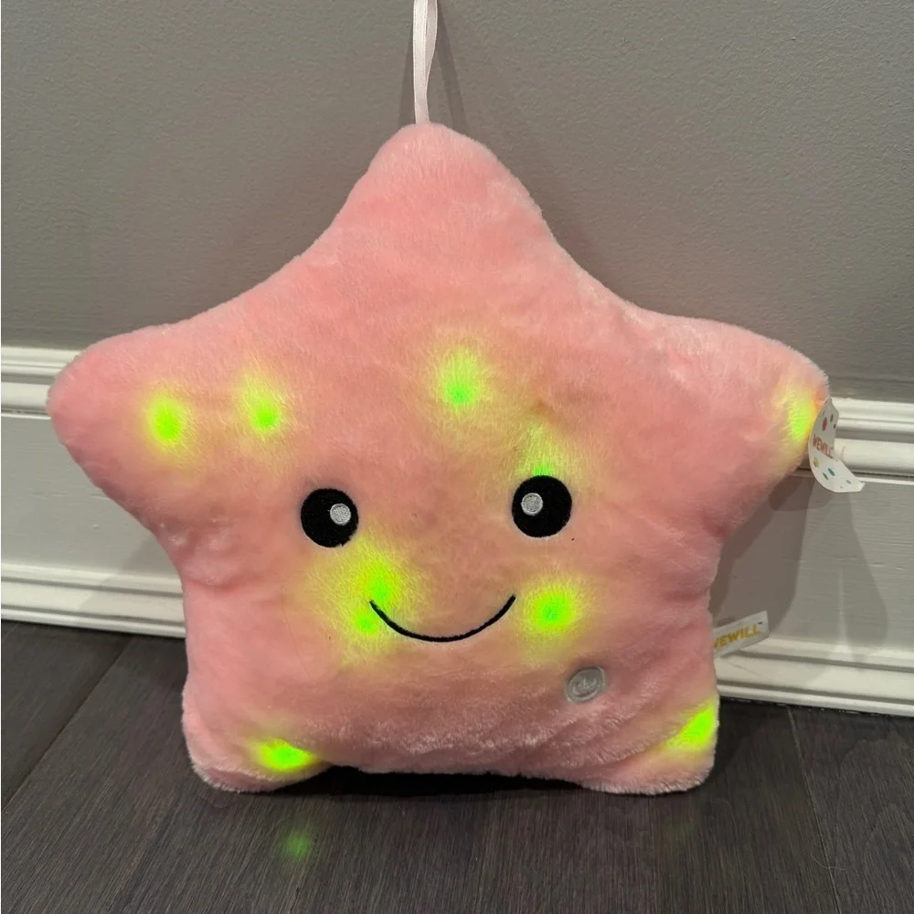 NWT We Will Smiling Pink Star Electronic  Light-Up Plush Toy Stuffed Animal Girl